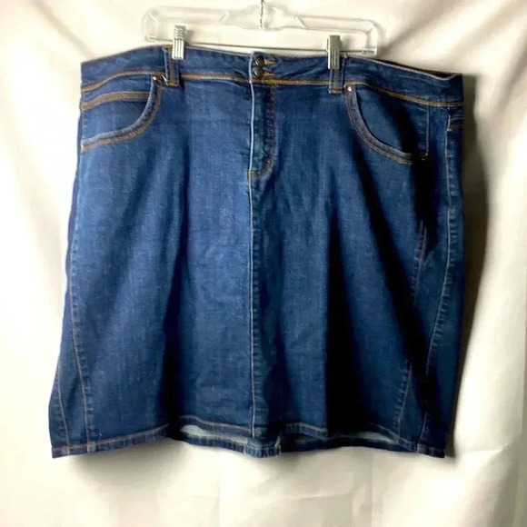 VENEZIA WOMENS SIZE 26 DENIM SKIRT  POCKETS EMBOSSED DESIGN ON BACK POCKETS - Picture 1 of 13